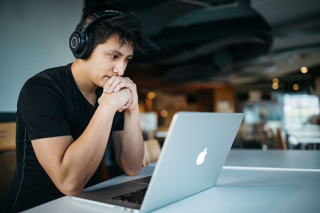4 podcasts pour l’entrepreneur : une formation sur écoute