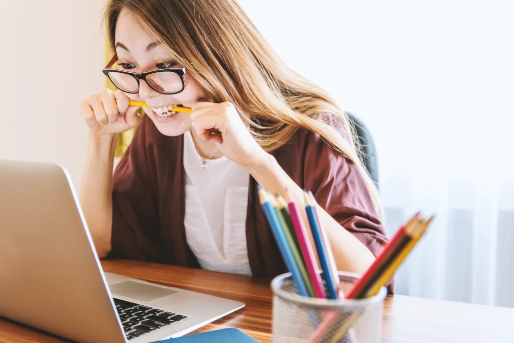 Rédacteur web en devenir : l'art de se mettre la barre trop haut